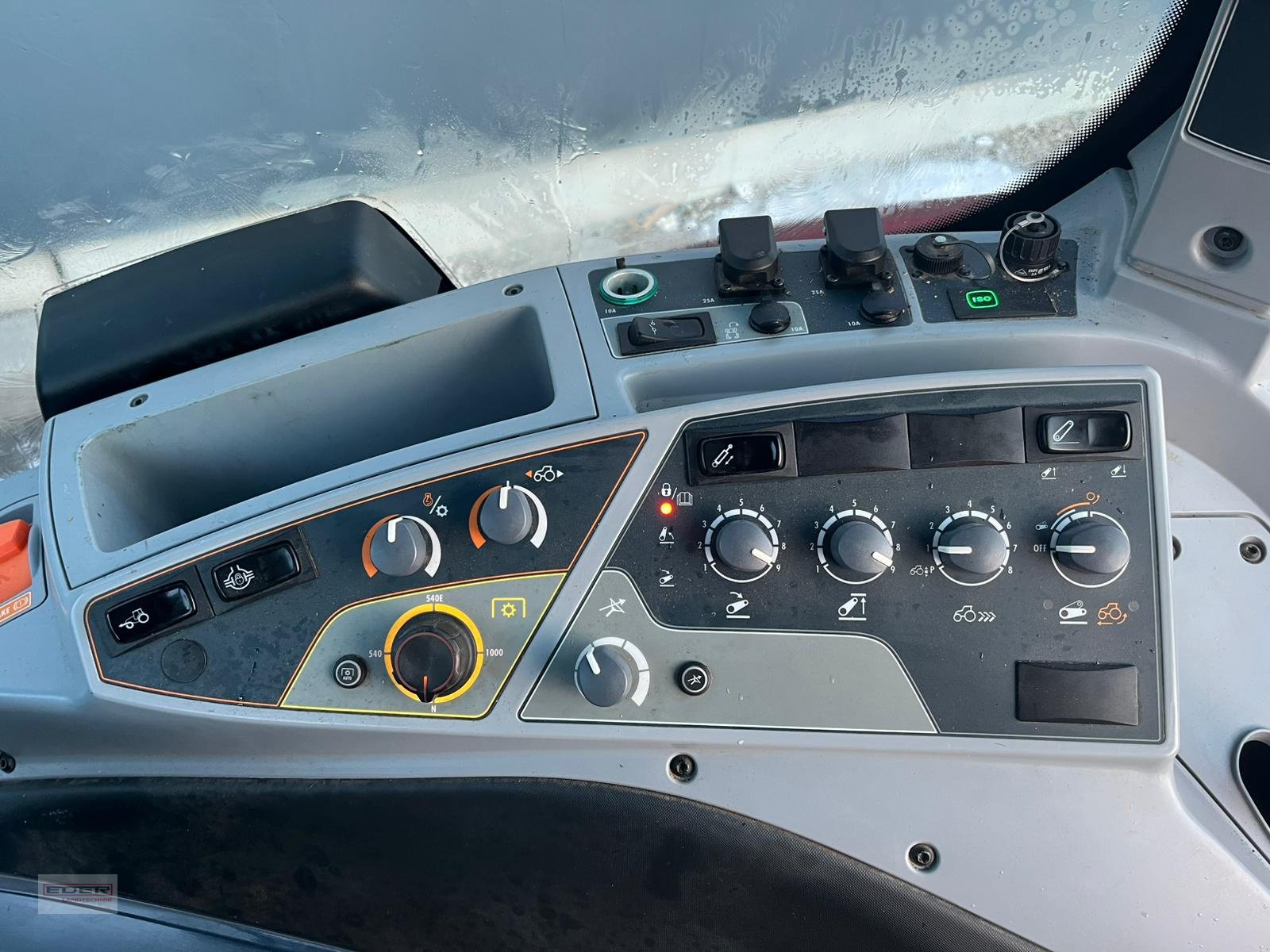 Traktor типа Valtra T214 Rückfahreinrichtung, Gebrauchtmaschine в Tuntenhausen (Фотография 16)