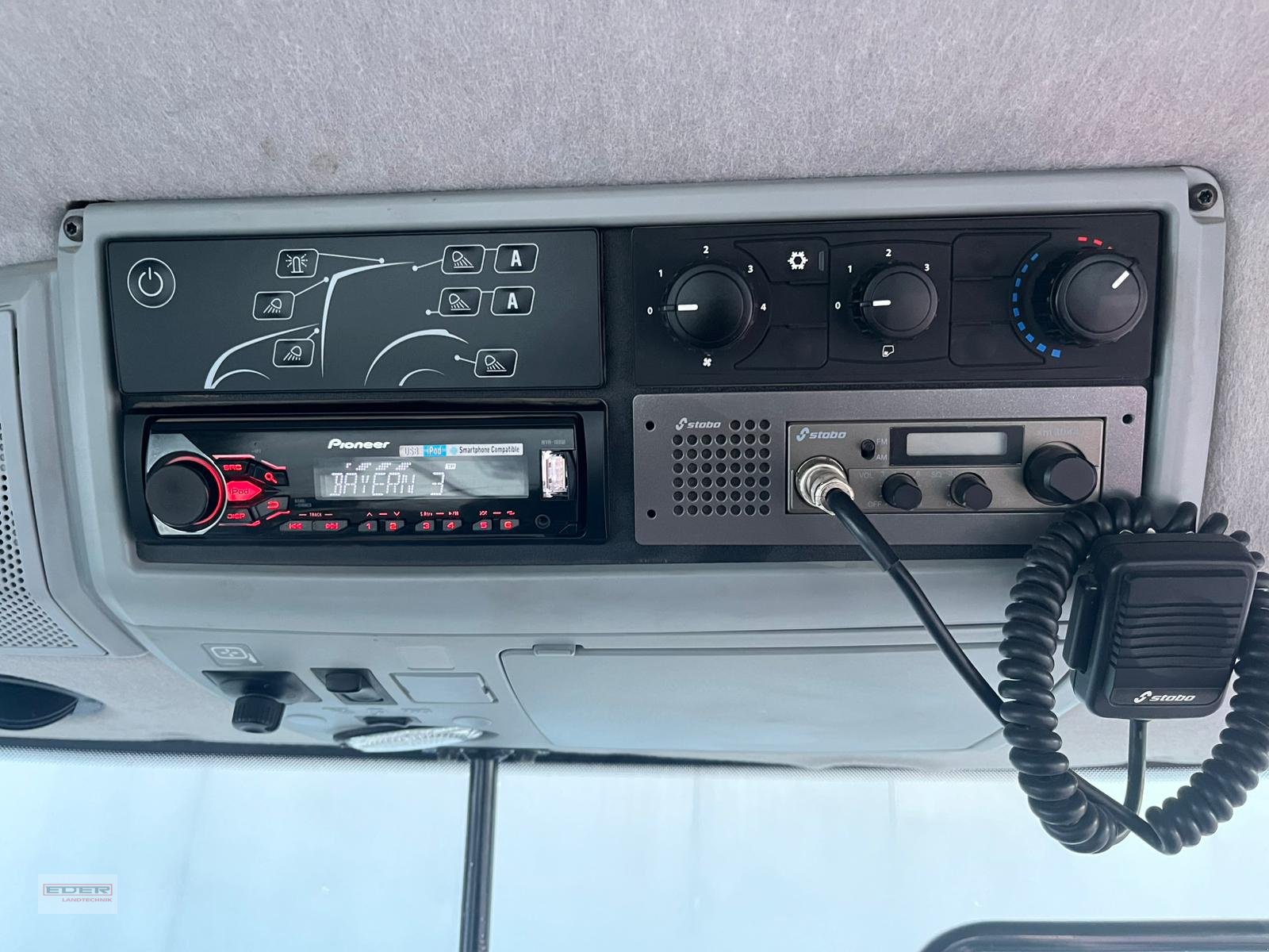 Traktor типа Valtra T214 Rückfahreinrichtung, Gebrauchtmaschine в Tuntenhausen (Фотография 18)