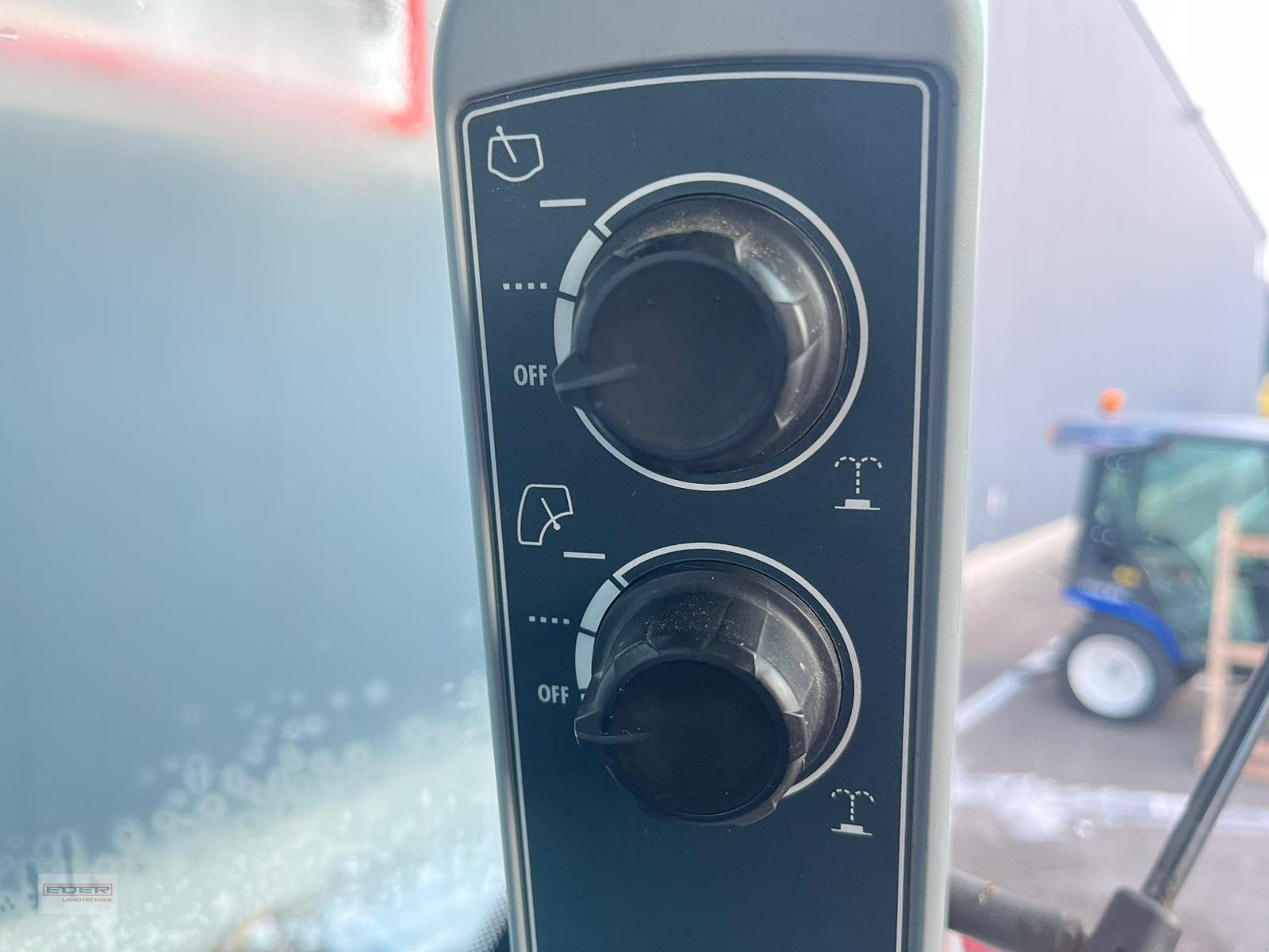 Traktor типа Valtra T214 Rückfahreinrichtung, Gebrauchtmaschine в Tuntenhausen (Фотография 19)