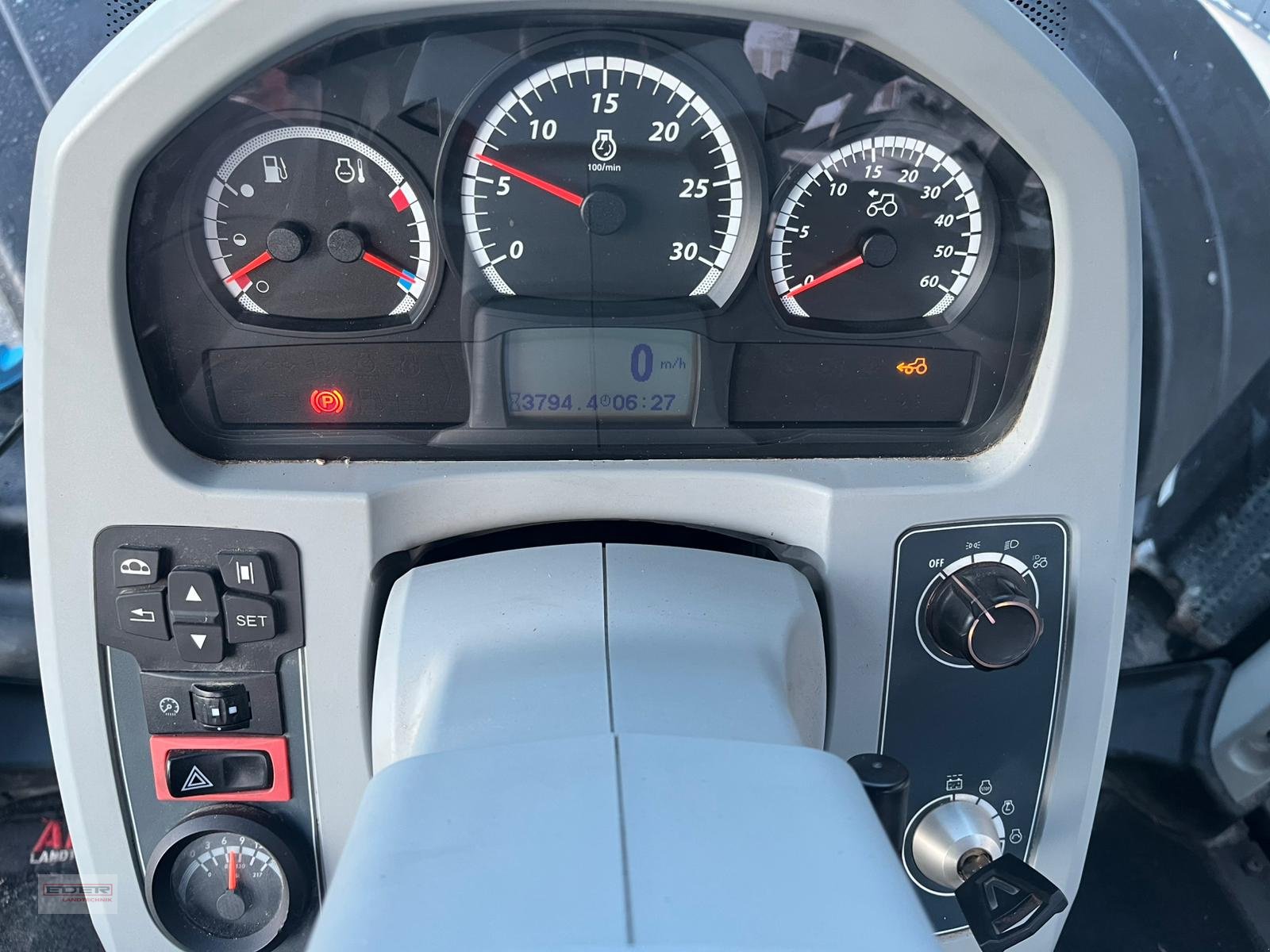 Traktor типа Valtra T214 Rückfahreinrichtung, Gebrauchtmaschine в Tuntenhausen (Фотография 23)