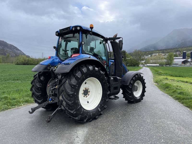 Traktor от тип Valtra T214 Traktor, Gebrauchtmaschine в Chur (Снимка 5)