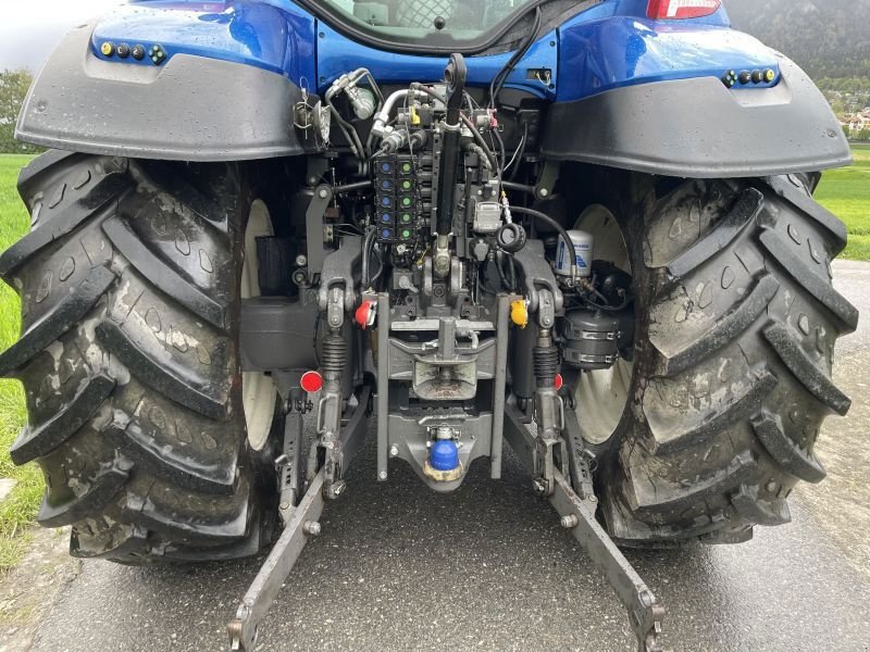 Traktor от тип Valtra T214 Traktor, Gebrauchtmaschine в Chur (Снимка 9)