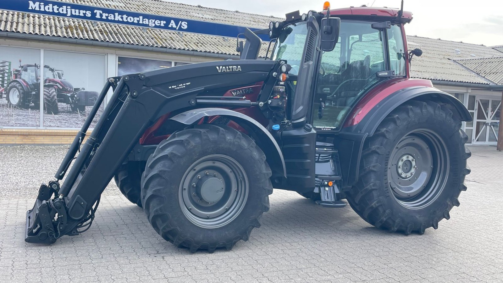Traktor typu Valtra T214 Versu SmartTouch, Gebrauchtmaschine w Nimtofte (Zdjęcie 4)