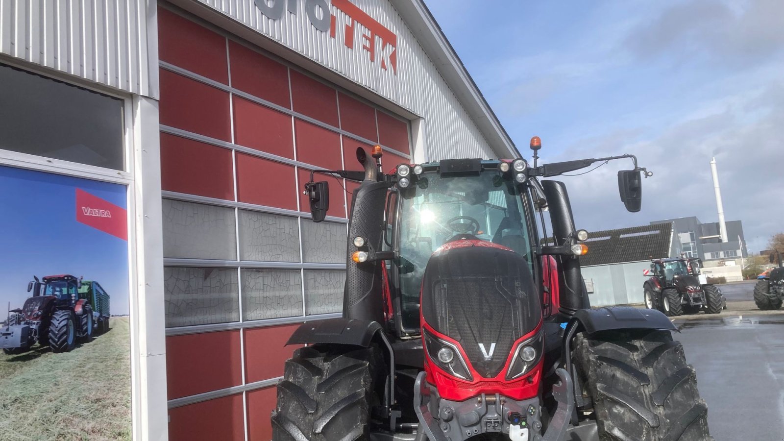 Traktor tipa Valtra T214 Versu Versu, Gebrauchtmaschine u Hobro (Slika 1)