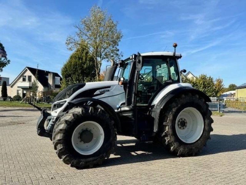 Traktor des Typs Valtra T214 Versu, Gebrauchtmaschine in Marknesse (Bild 3)