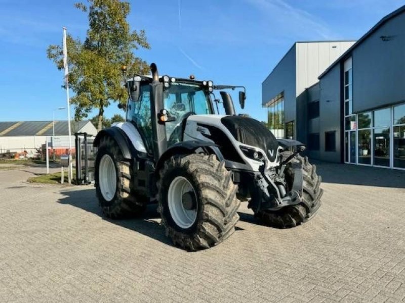 Traktor des Typs Valtra T214 Versu, Gebrauchtmaschine in Marknesse (Bild 2)