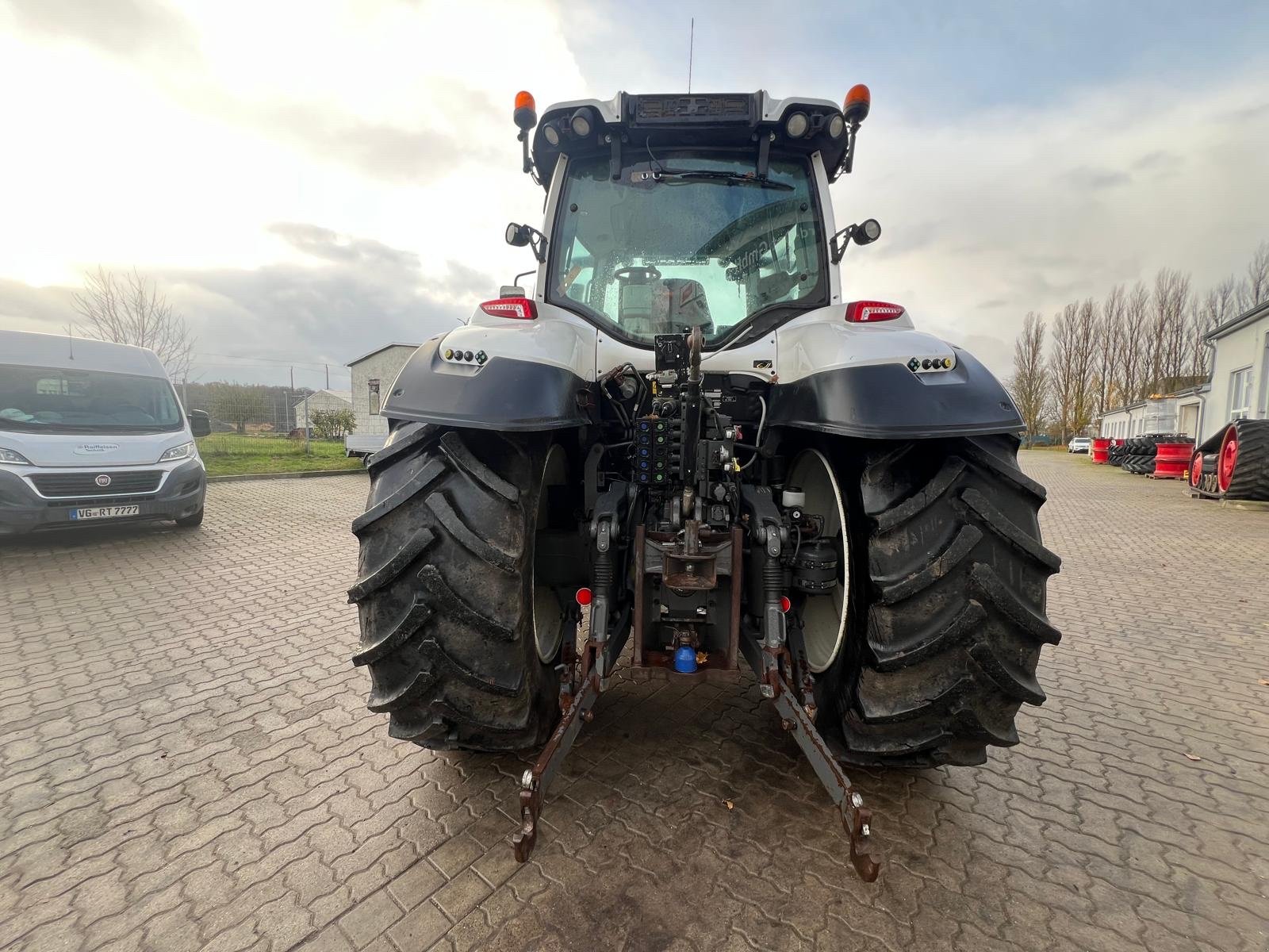 Traktor des Typs Valtra T214, Gebrauchtmaschine in Teschenhagen/Sehlen (Bild 3)
