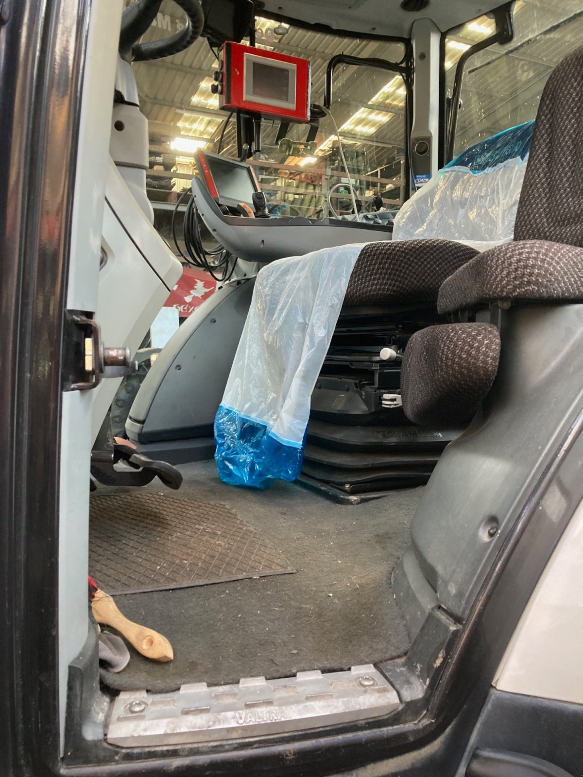 Traktor za tip Valtra T214, Gebrauchtmaschine u Wangerland (Slika 4)