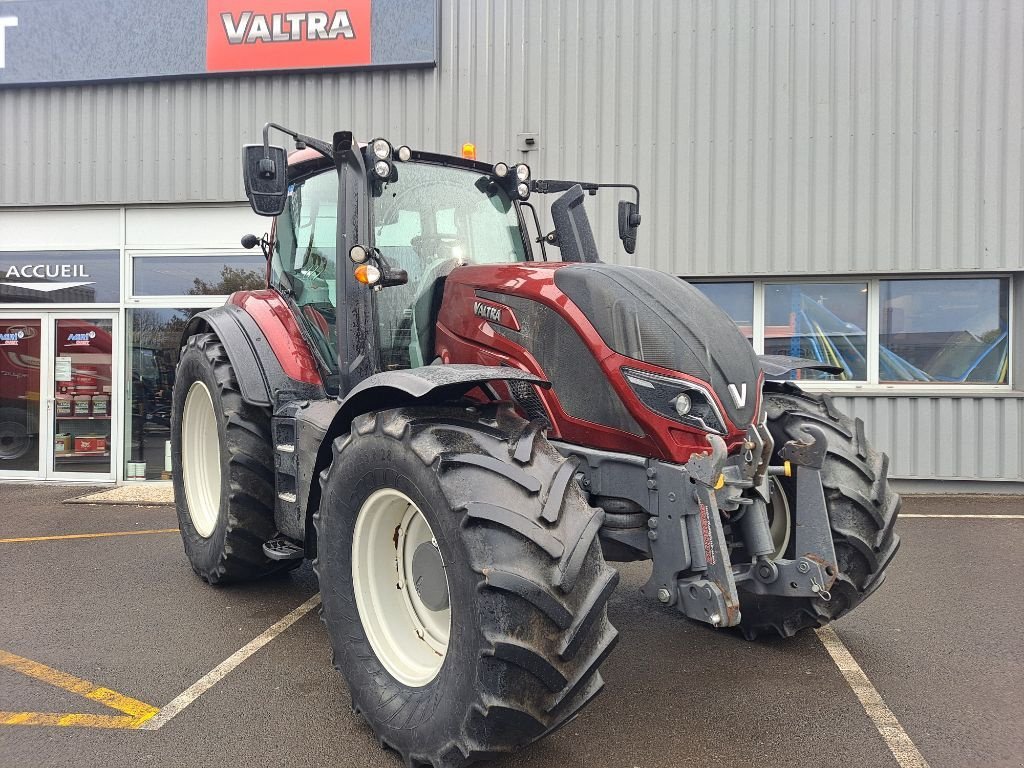Traktor des Typs Valtra T214A, Gebrauchtmaschine in FLERS (Bild 1)