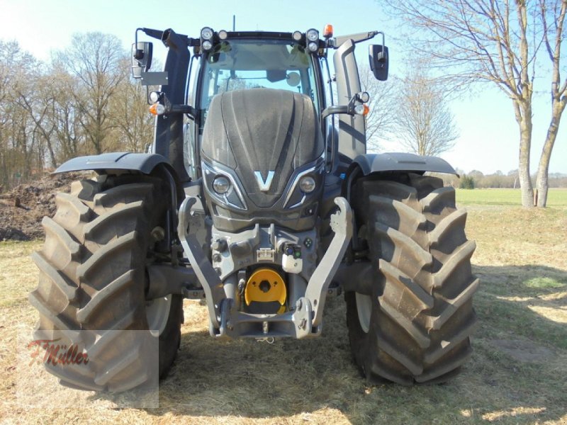 Valtra T214D, Gebrauchtmaschine, Baujahr: 2020 (Bild 1) Traktor des Typs Valtra T214D, Gebrauchtmaschine in Taaken (Bild 1)