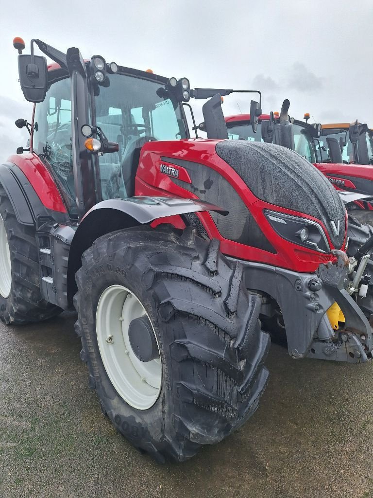 Traktor Türe ait Valtra T214V, Gebrauchtmaschine içinde Neufchâtel-en-Bray (resim 3)