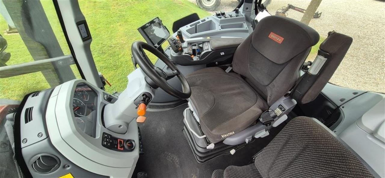 Traktor des Typs Valtra T214V, Gebrauchtmaschine in Ringkøbing (Bild 6)