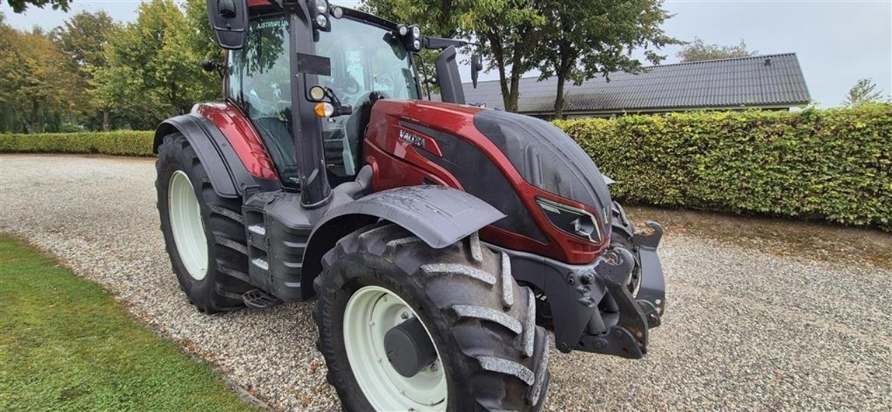 Traktor des Typs Valtra T214V, Gebrauchtmaschine in Ringkøbing (Bild 3)