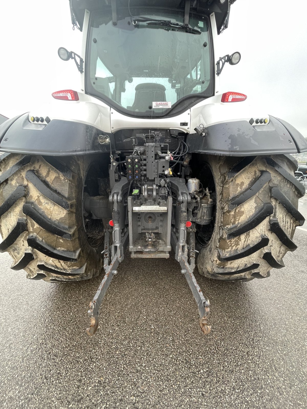 Traktor of the type Valtra T215 A, Gebrauchtmaschine in Neufchâtel-en-Bray (Picture 8)