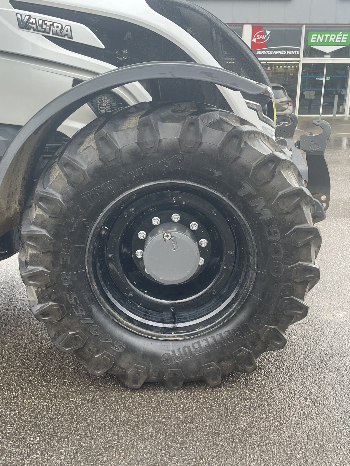 Traktor of the type Valtra T215 A, Gebrauchtmaschine in Neufchâtel-en-Bray (Picture 5)