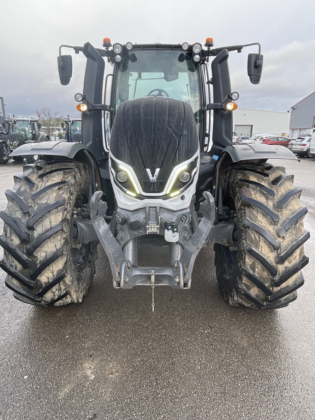 Traktor of the type Valtra T215 A, Gebrauchtmaschine in Neufchâtel-en-Bray (Picture 11)