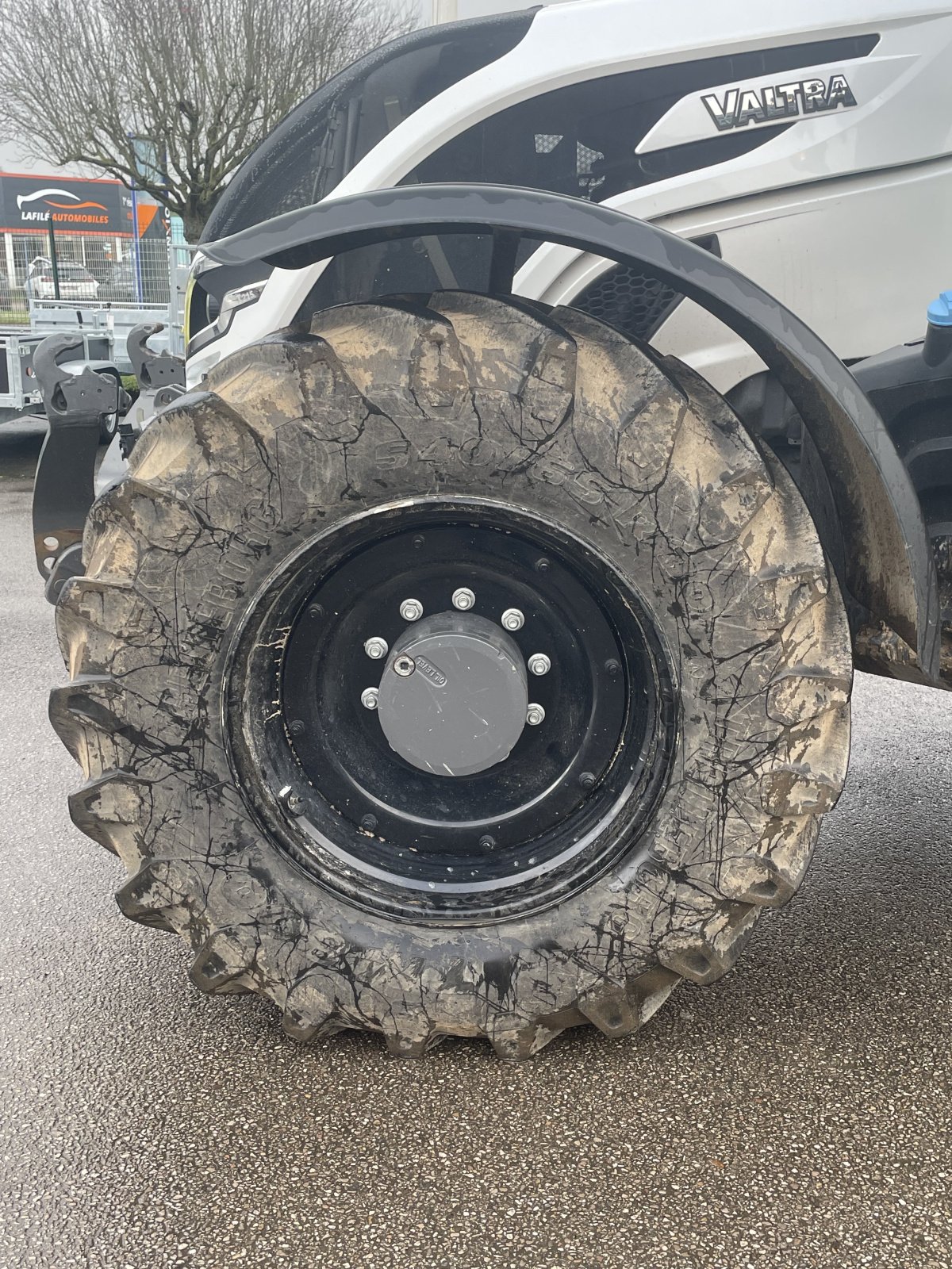 Traktor of the type Valtra T215 A, Gebrauchtmaschine in Neufchâtel-en-Bray (Picture 10)