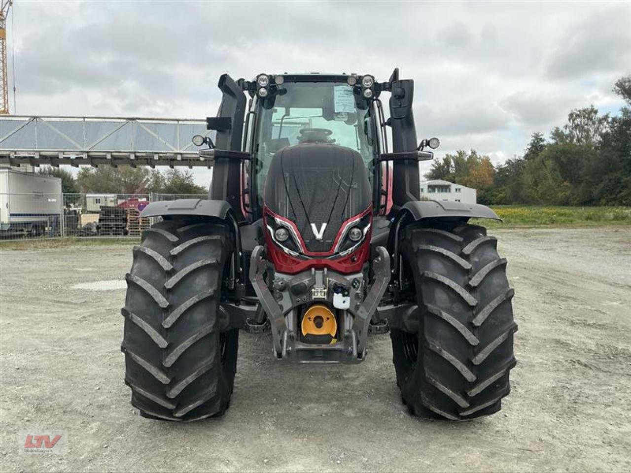 Traktor типа Valtra T215 D 2A1 GL TW RubyRed, Neumaschine в Eggenfelden (Фотография 2)