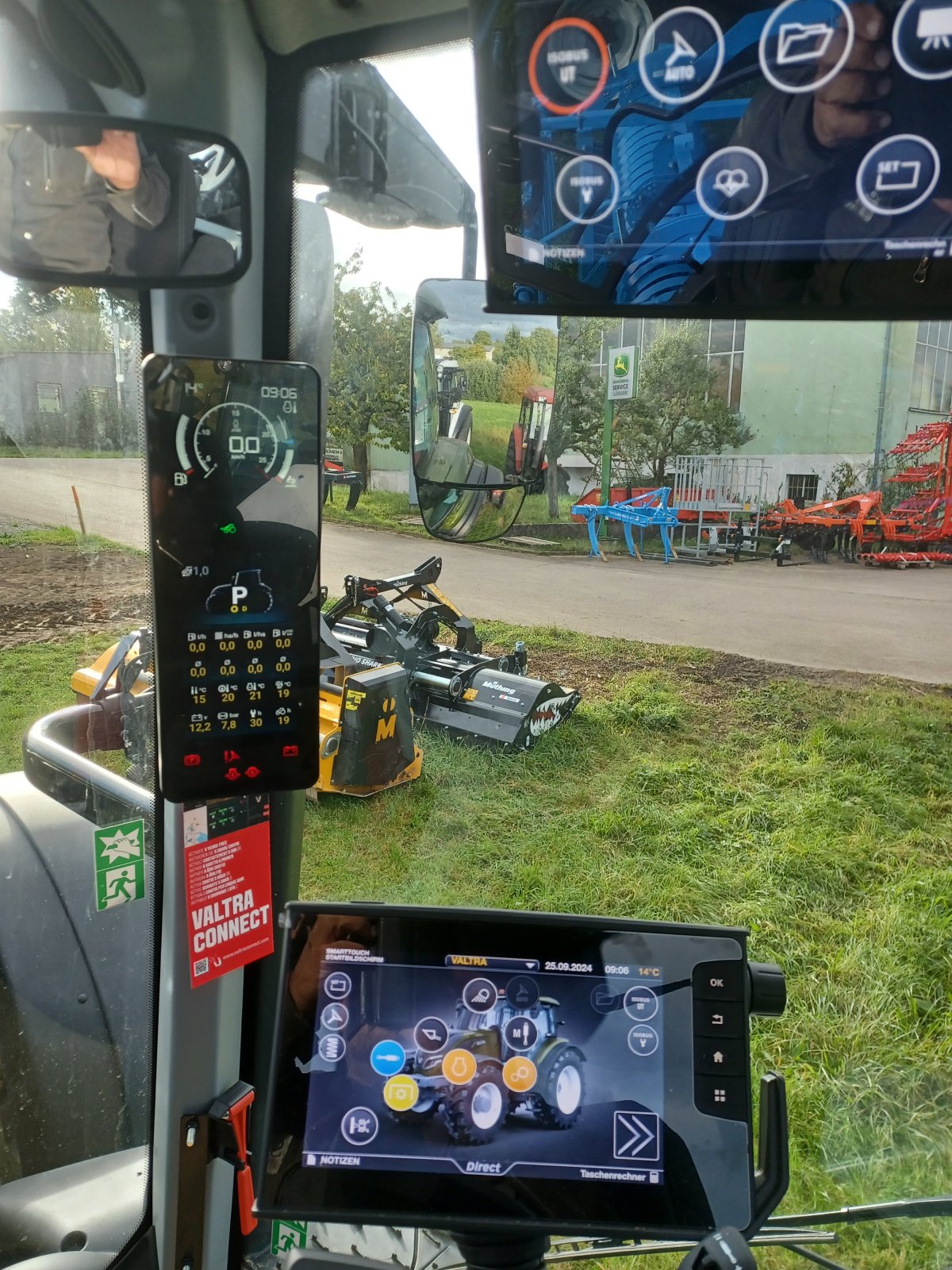 Traktor des Typs Valtra T215 D mit Rüfa, Gebrauchtmaschine in Uffenheim (Bild 4)