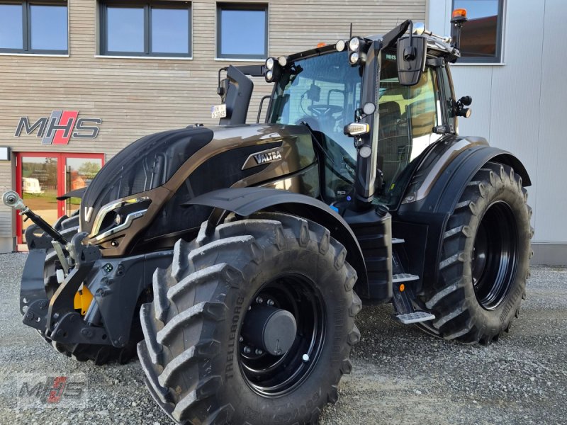 Traktor типа Valtra T215 D, Gebrauchtmaschine в Engen-Welschingen (Фотография 1)