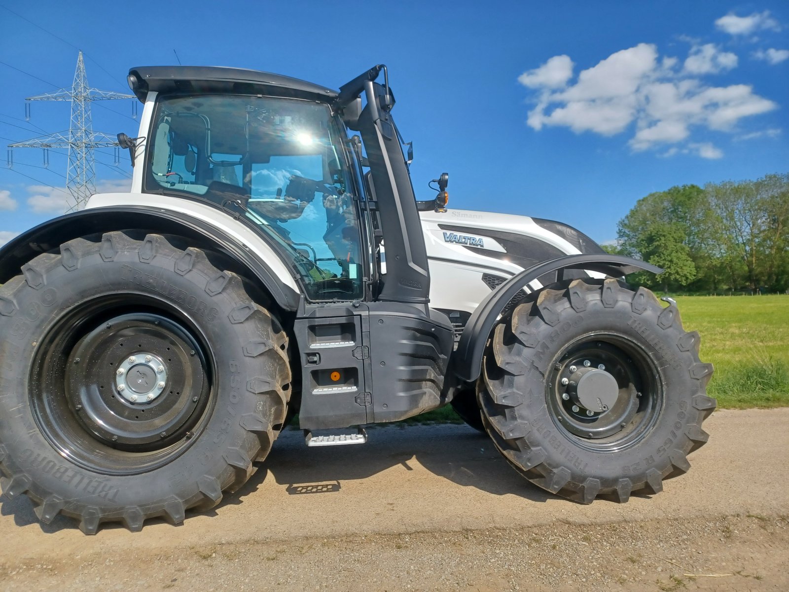 Traktor от тип Valtra T215 D, Neumaschine в Uffenheim (Снимка 4)