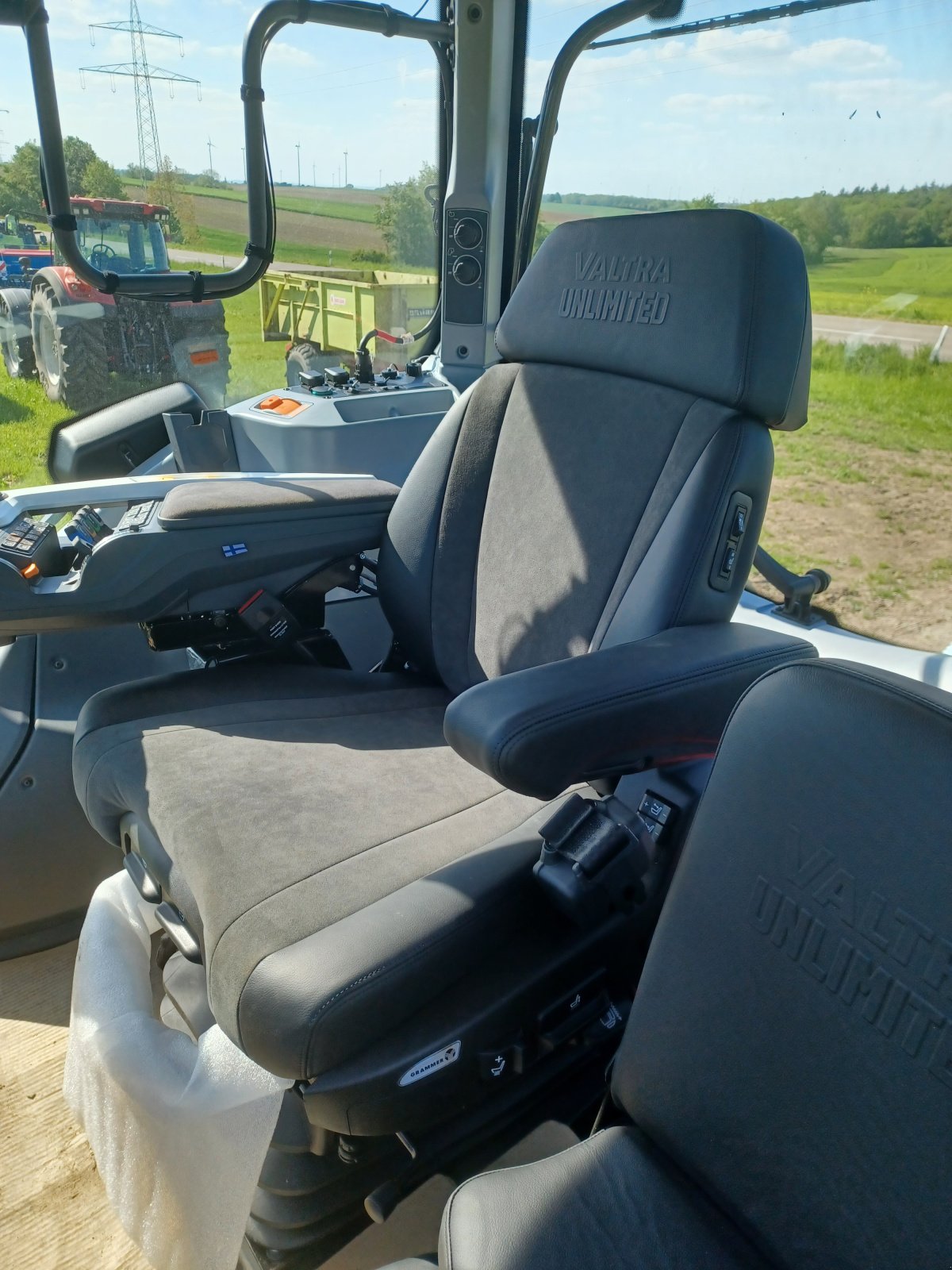 Traktor от тип Valtra T215 D, Neumaschine в Uffenheim (Снимка 5)