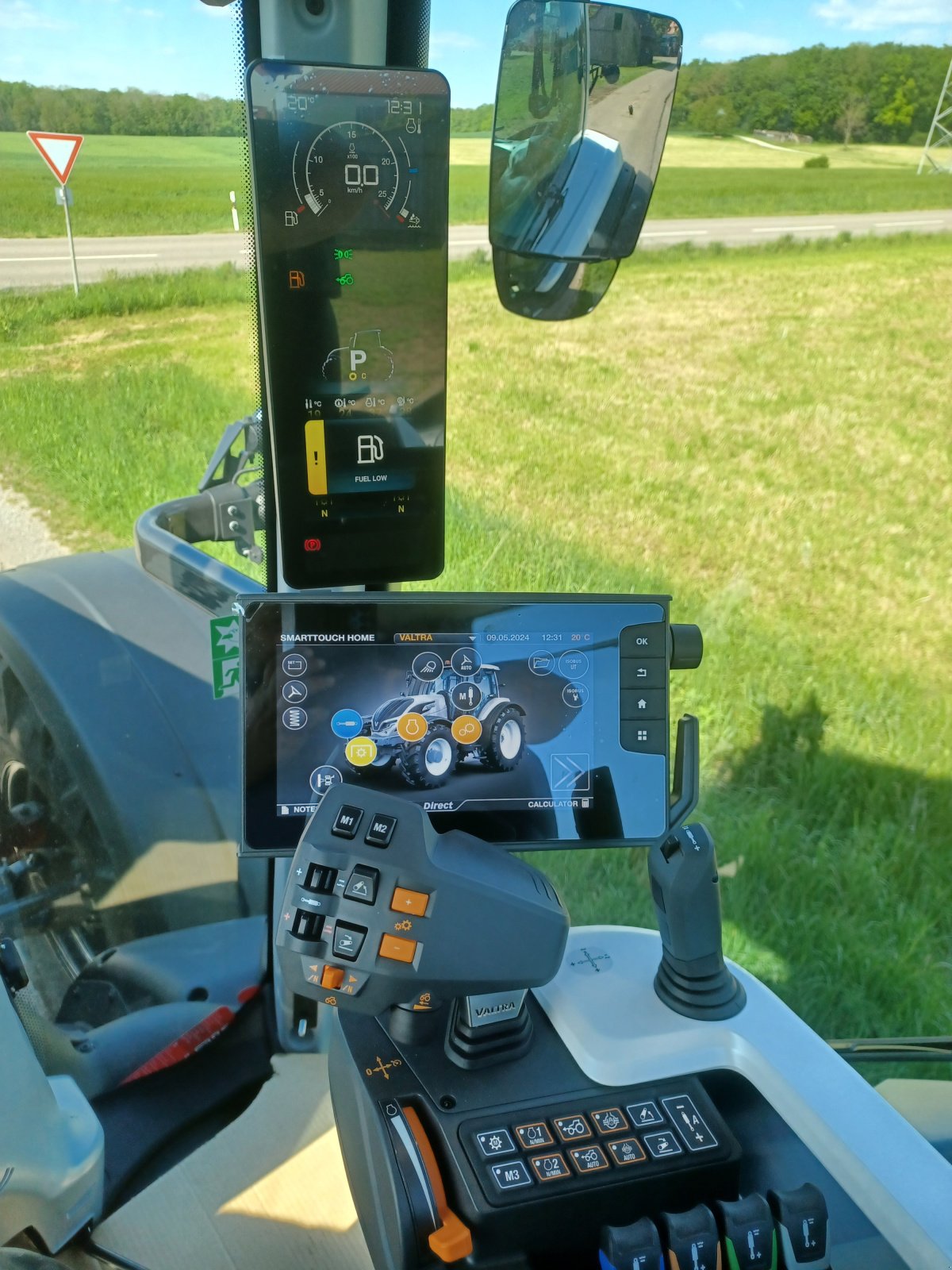 Traktor от тип Valtra T215 D, Neumaschine в Uffenheim (Снимка 6)