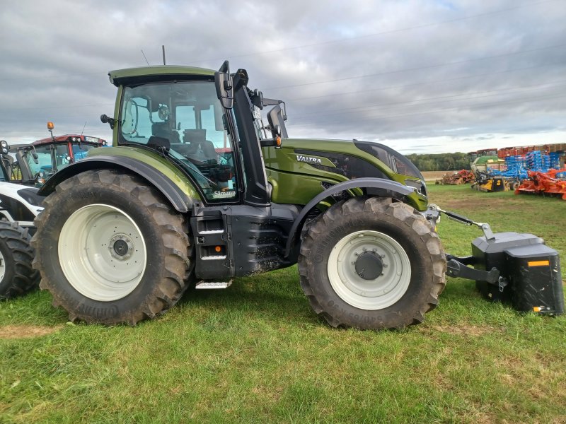 Valtra T215 D, Gebrauchtmaschine, Baujahr: 09/2024, Betriebsstunden: 79 Stunden (Bild 1) Traktor des Typs Valtra T215 D, Gebrauchtmaschine in Uffenheim (Bild 1)