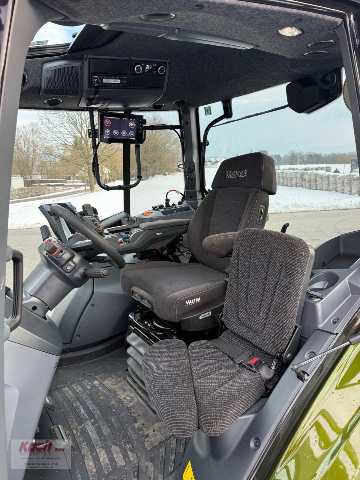 Traktor van het type Valtra T215 D, Neumaschine in Neumarkt / Pölling (Foto 8)