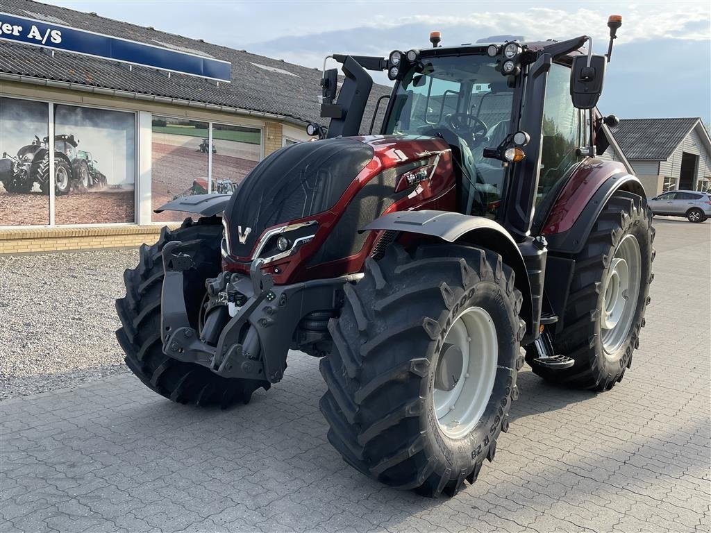 Traktor типа Valtra T215 Direct Frontlift, GPS, Gebrauchtmaschine в Nimtofte (Фотография 2)