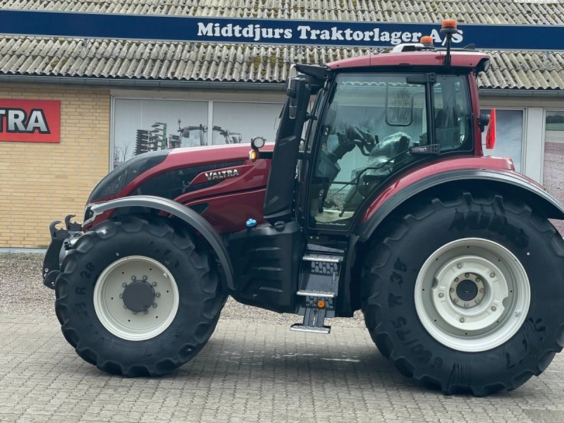 Traktor van het type Valtra T215 Direct, Gebrauchtmaschine in Nimtofte