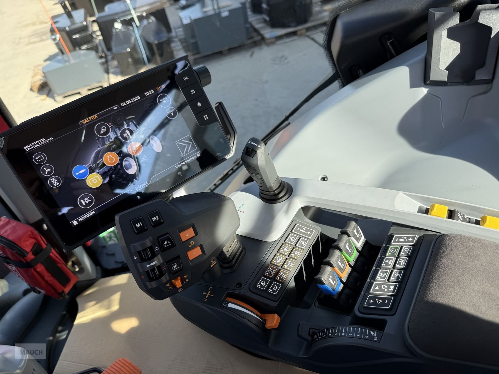 Traktor typu Valtra T215 Direct, Neumaschine v Burgkirchen (Obrázek 17)