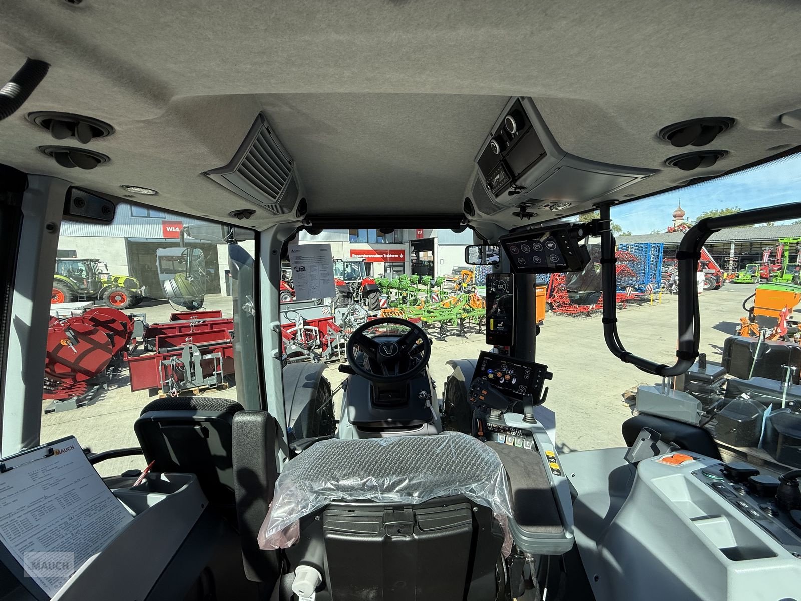 Traktor typu Valtra T215 Direct, Neumaschine v Burgkirchen (Obrázek 12)