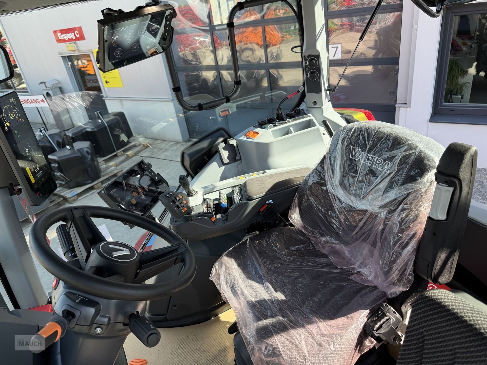 Traktor typu Valtra T215 Direct, Neumaschine v Burgkirchen (Obrázek 13)