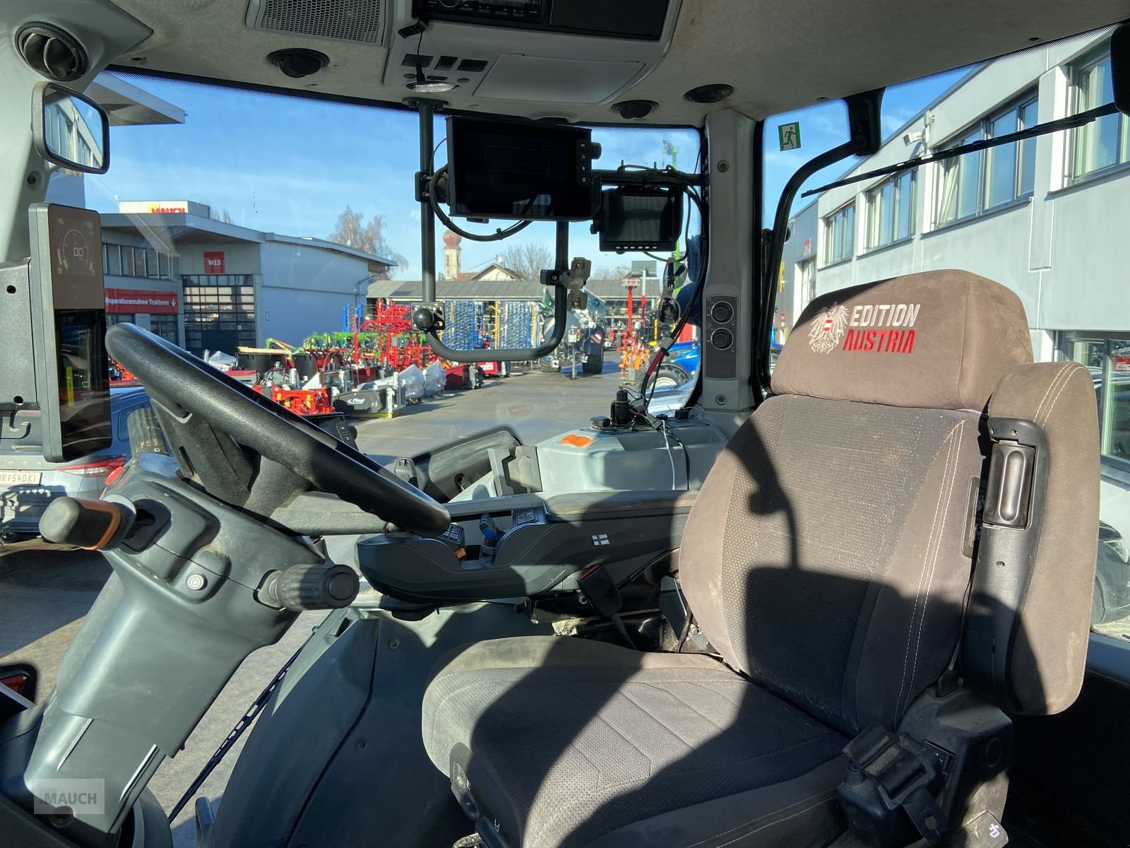 Traktor типа Valtra T215 Direct, Gebrauchtmaschine в Burgkirchen (Фотография 11)