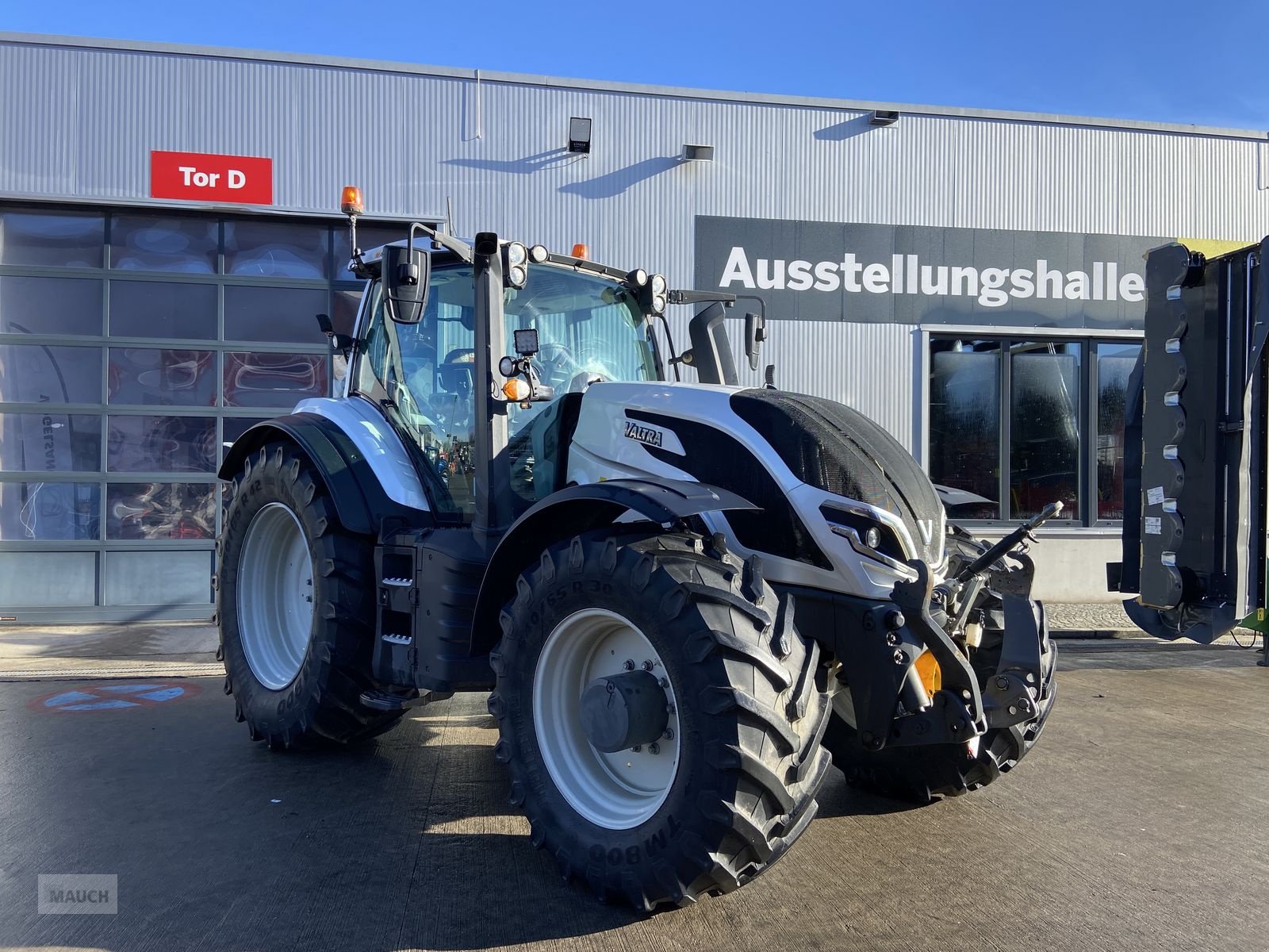 Traktor типа Valtra T215 Direct, Gebrauchtmaschine в Burgkirchen (Фотография 3)