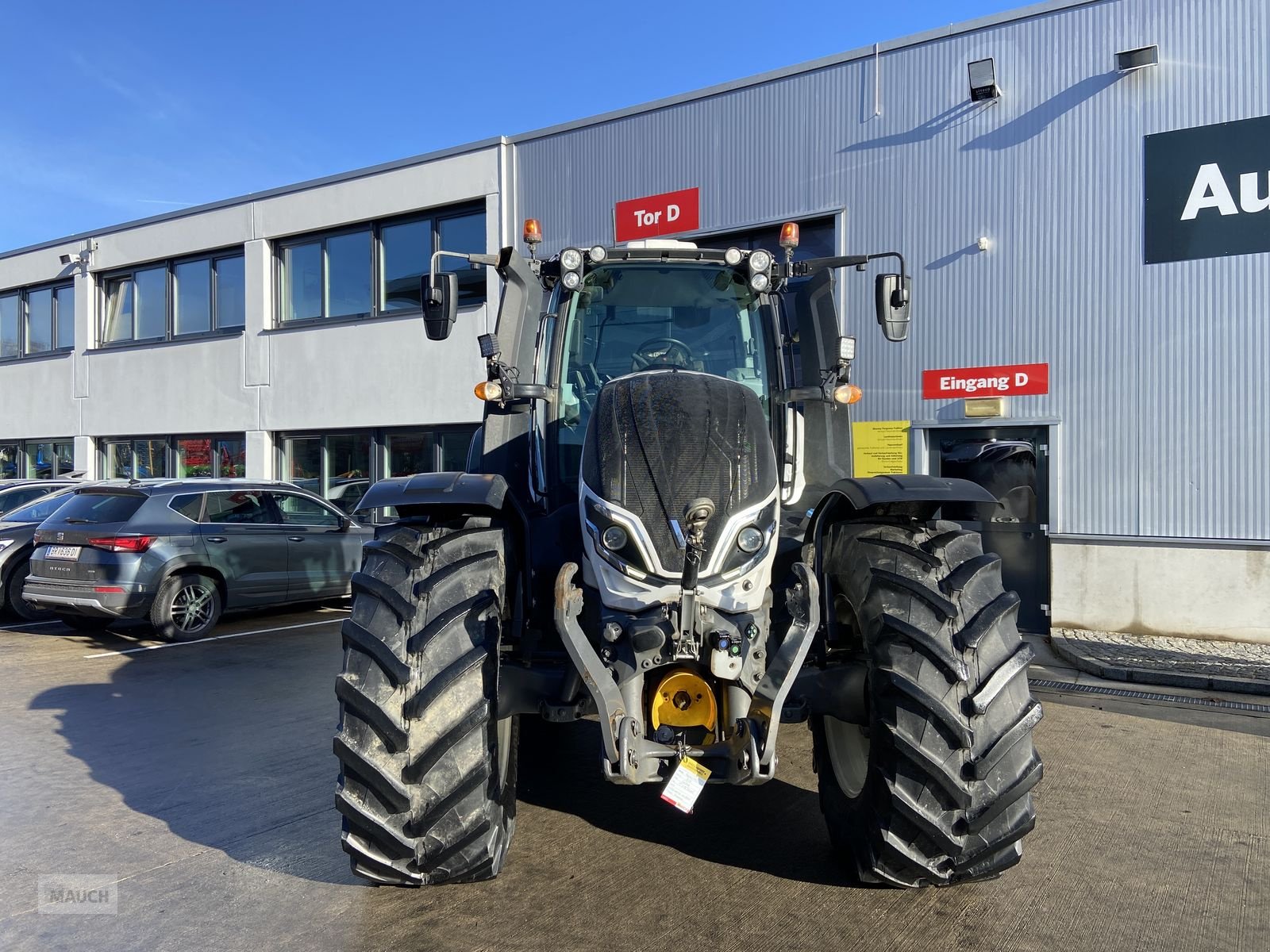 Traktor типа Valtra T215 Direct, Gebrauchtmaschine в Burgkirchen (Фотография 2)