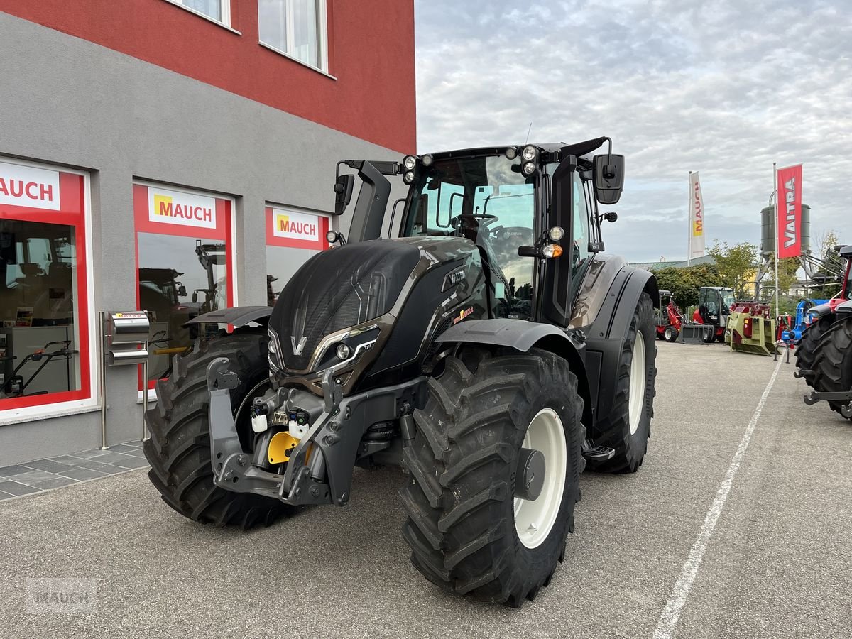 Traktor des Typs Valtra T215 Direct, Neumaschine in Burgkirchen (Bild 2)