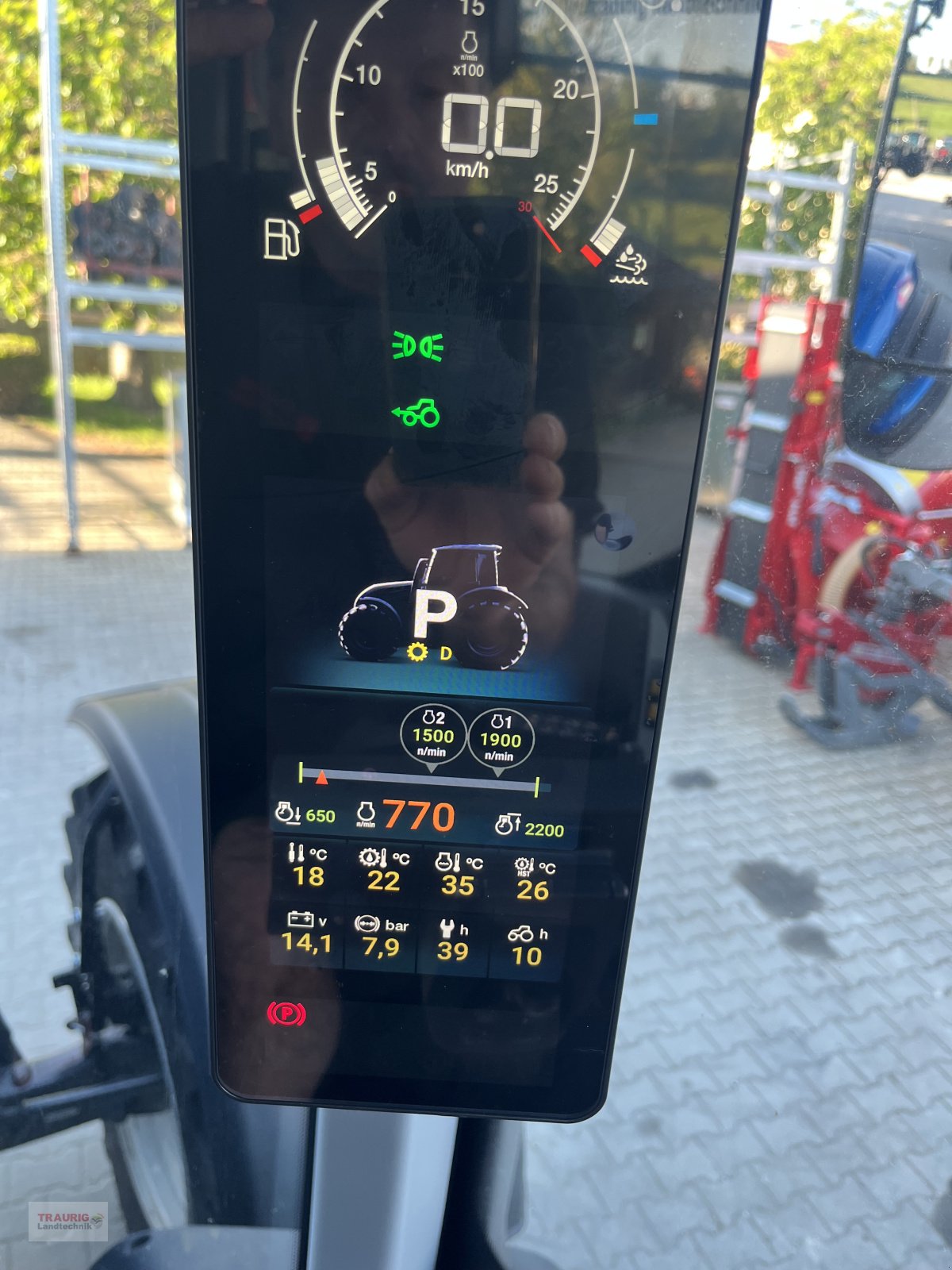 Traktor of the type Valtra T215D mit Vollausstattung, Neumaschine in Mainburg/Wambach (Picture 8)