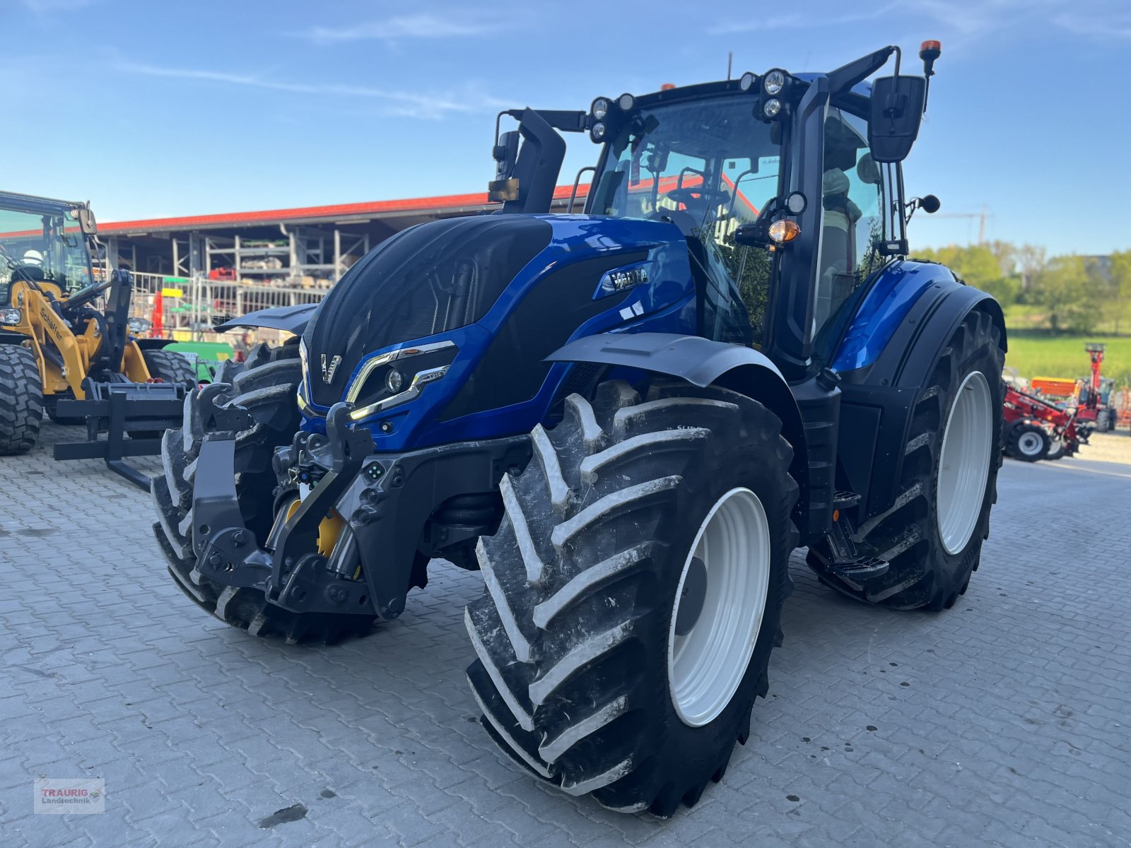 Traktor of the type Valtra T215D mit Vollausstattung, Neumaschine in Mainburg/Wambach (Picture 15)