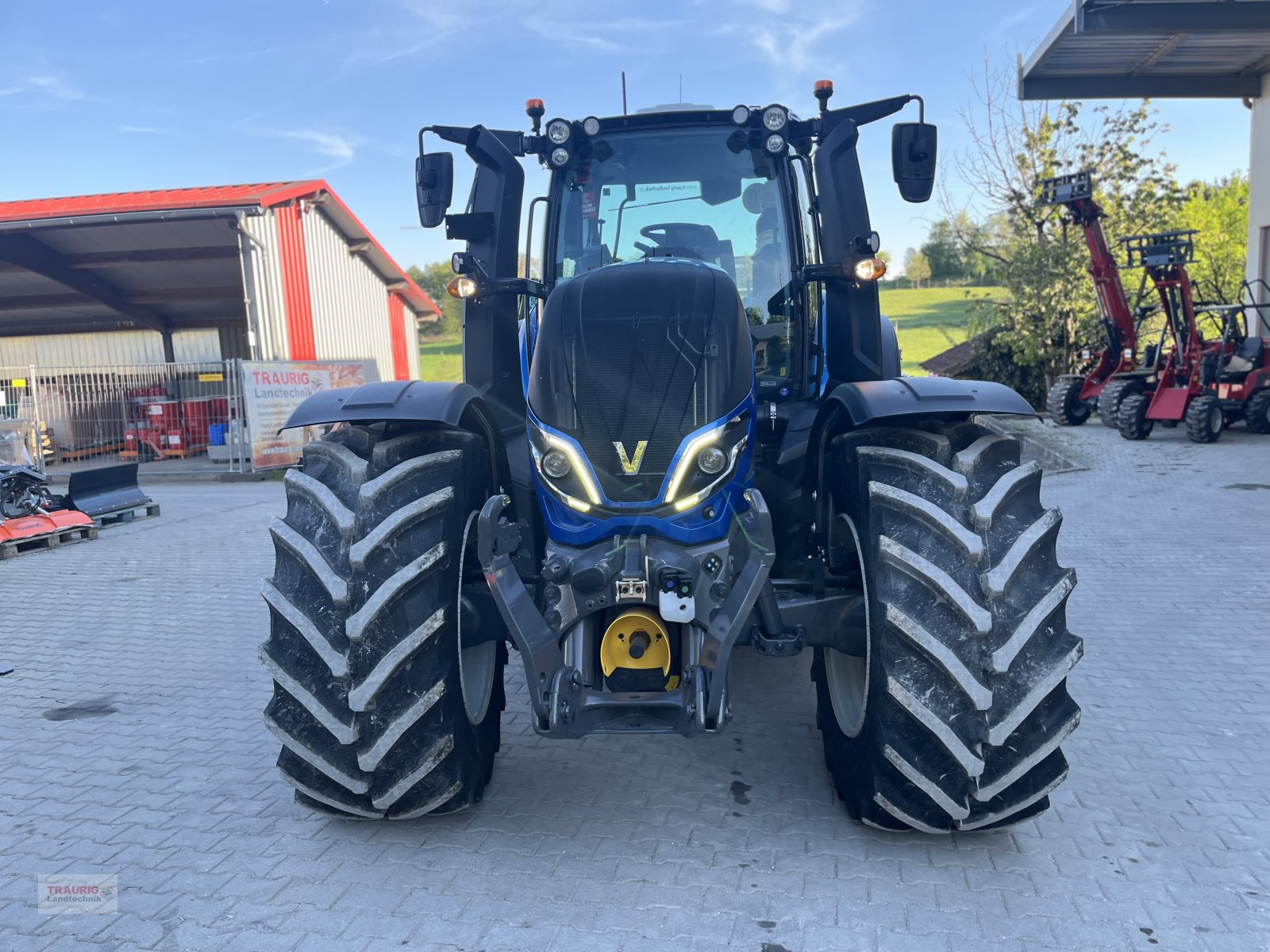 Traktor of the type Valtra T215D mit Vollausstattung, Neumaschine in Mainburg/Wambach (Picture 17)