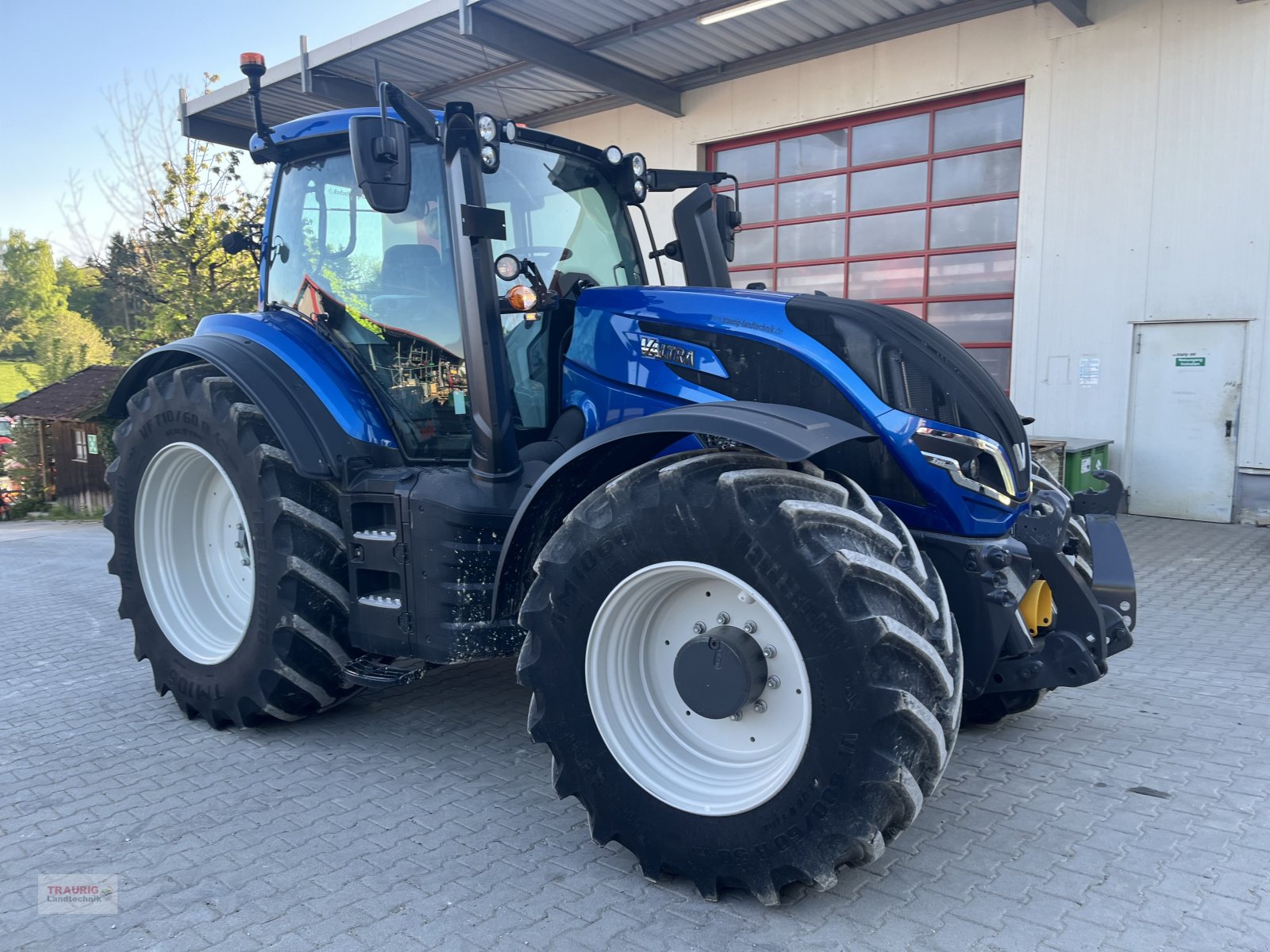 Traktor of the type Valtra T215D mit Vollausstattung, Neumaschine in Mainburg/Wambach (Picture 19)