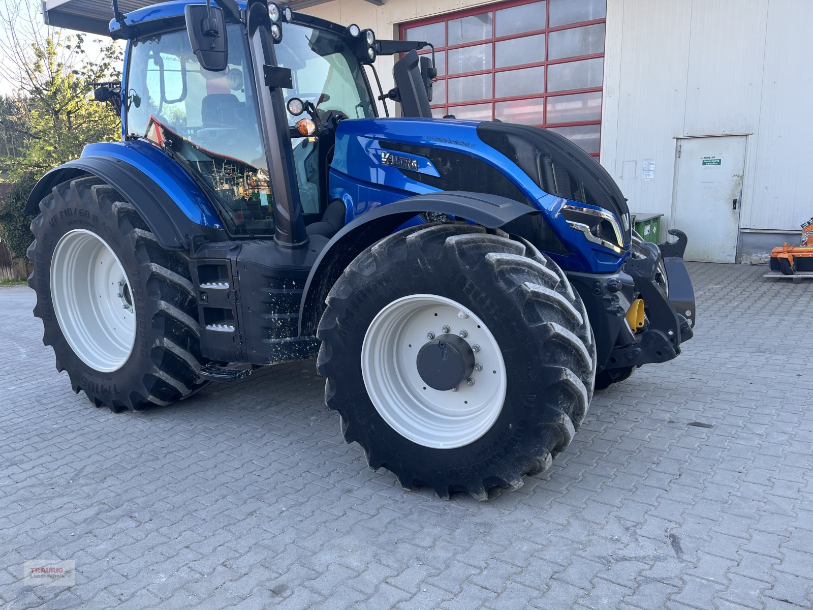 Traktor of the type Valtra T215D mit Vollausstattung, Neumaschine in Mainburg/Wambach (Picture 20)