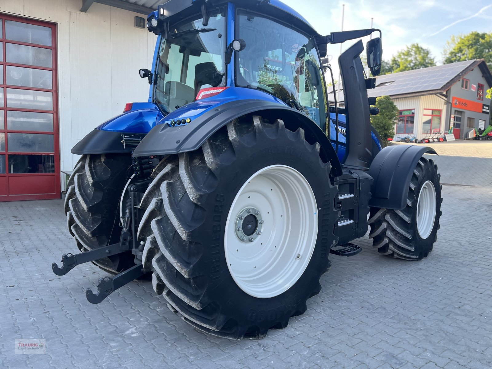 Traktor of the type Valtra T215D mit Vollausstattung, Neumaschine in Mainburg/Wambach (Picture 23)
