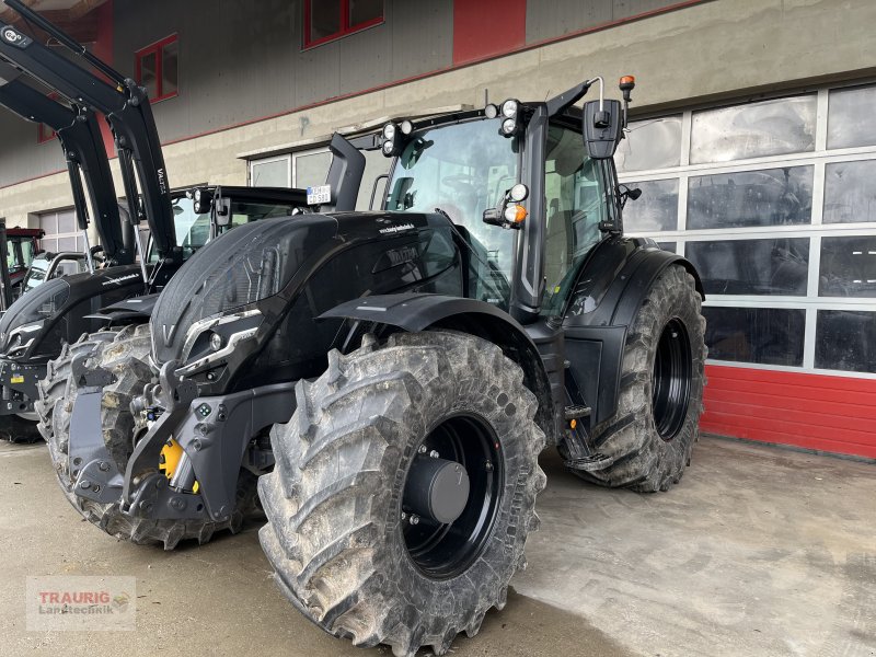 Valtra T215D, Neumaschine, Baujahr: 12/2023, Betriebsstunden: 190 Stunden (Bild 1) Traktor des Typs Valtra T215D, Neumaschine in Mainburg/Wambach (Bild 1)