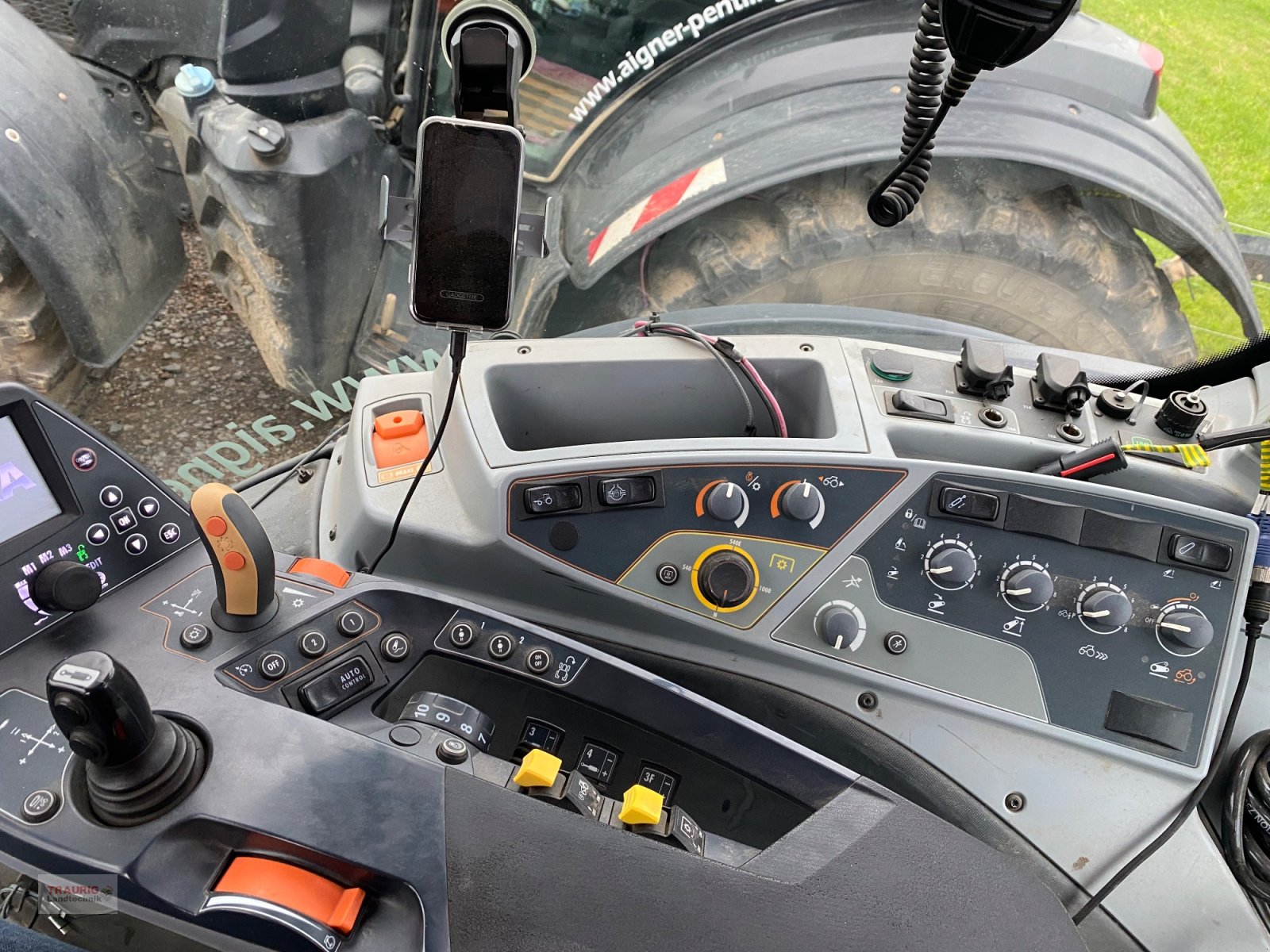 Traktor of the type Valtra T215D, Gebrauchtmaschine in Mainburg/Wambach (Picture 10)