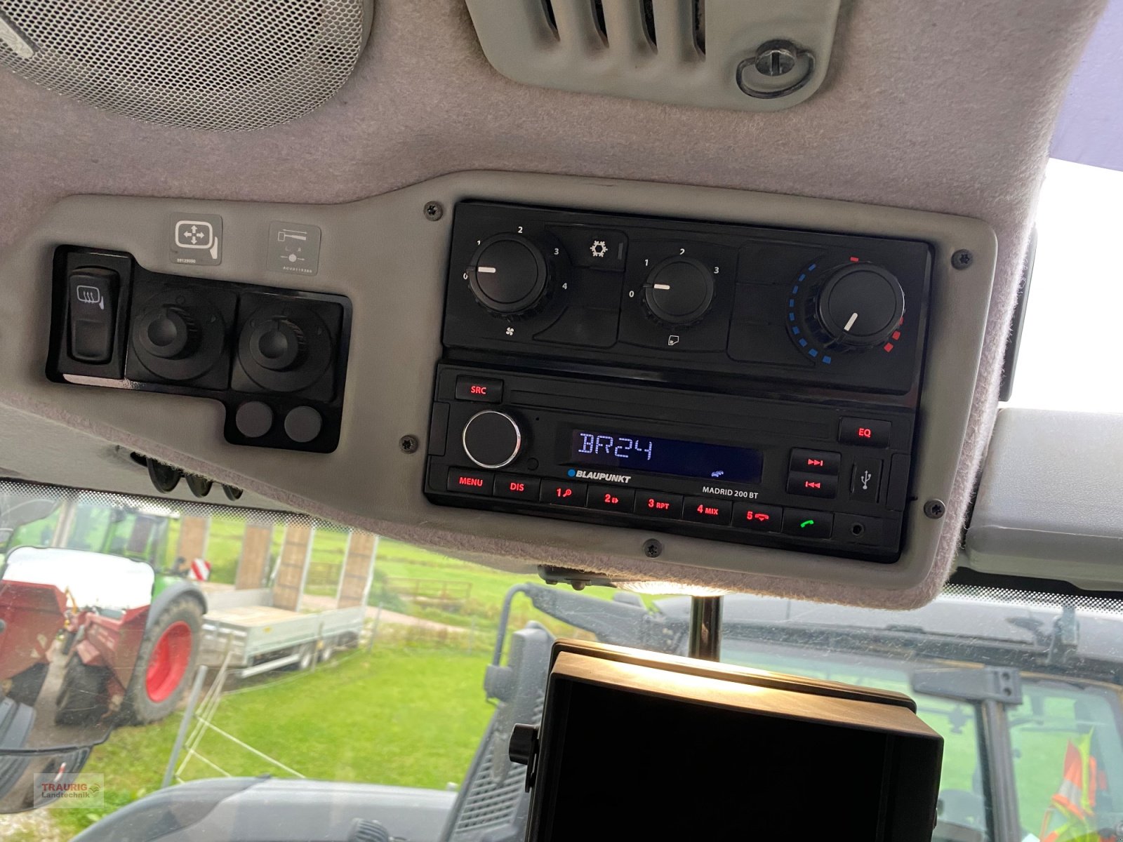 Traktor of the type Valtra T215D, Gebrauchtmaschine in Mainburg/Wambach (Picture 11)