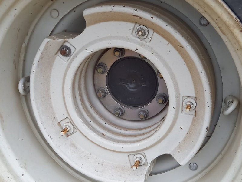 Traktor от тип Valtra T234 v, Gebrauchtmaschine в SAINT-HILAIRE-EN-PUISEAUX (Снимка 1)