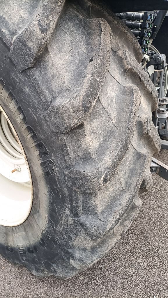 Traktor Türe ait Valtra T234 v, Gebrauchtmaschine içinde SAINT-HILAIRE-EN-PUISEAUX (resim 11)