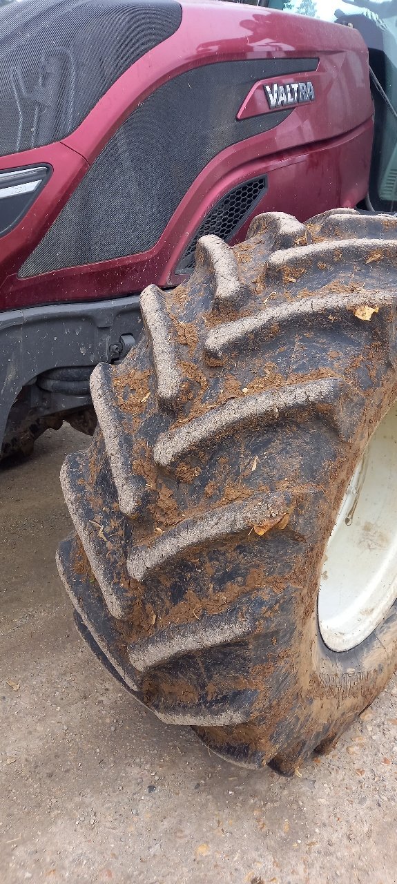 Traktor des Typs Valtra T234 v, Gebrauchtmaschine in SAINT-HILAIRE-EN-PUISEAUX (Bild 3)